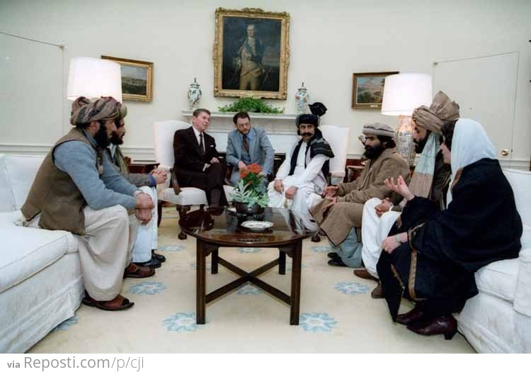 Reagan Meets With Taliban Leaders In 1985