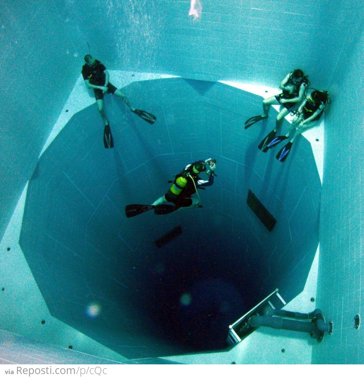 Nemo 33: The world's deepest swimming pool