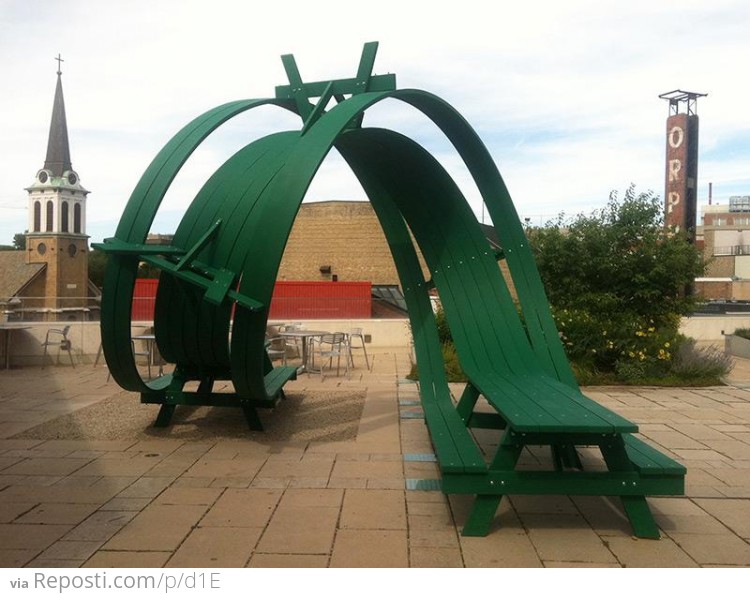 Bendy Picnic Table