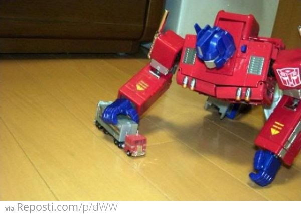 Optimus Prime playing with himself