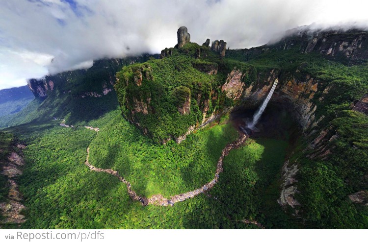 Dragon Falls, Venezuela