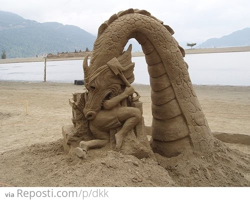 Dragon Nom Sand Sculpture