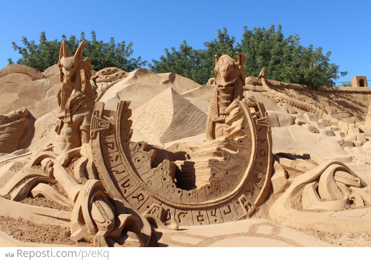 Stargate sand sculpture