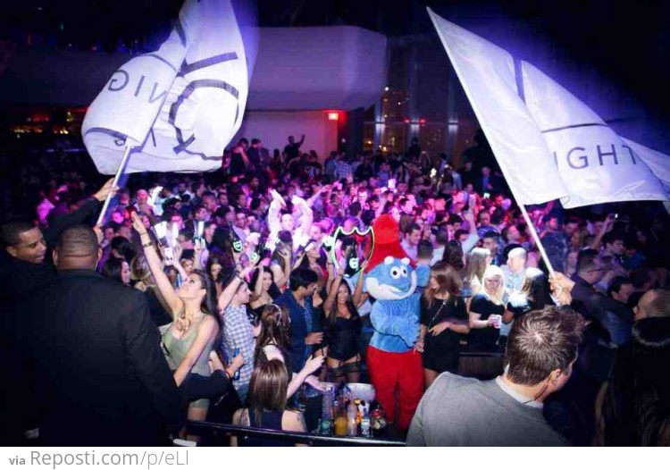Papa Smurf likes to go clubbing