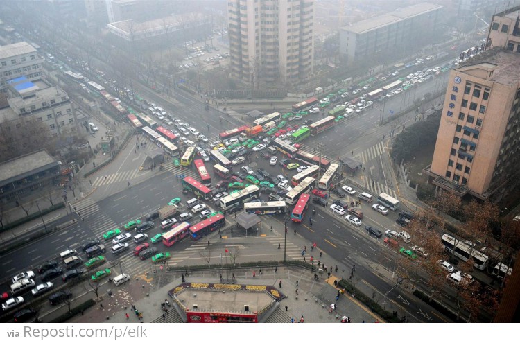 Traffic lights failed at an intersection in China