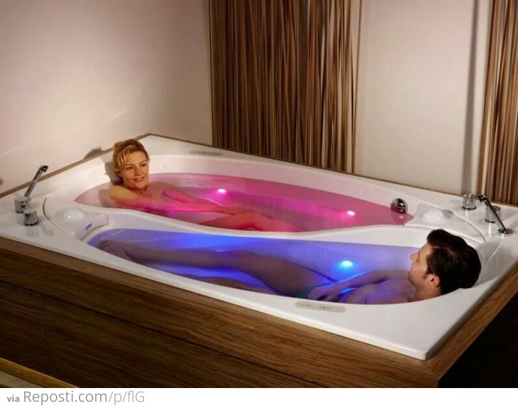 Friendzone bathtub