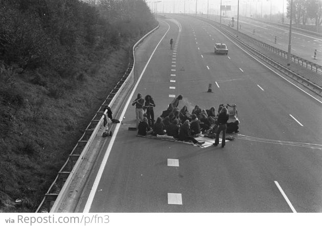 Highway picnic during the Oil Crisis, 1973