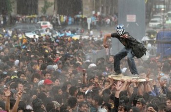 Crowd Surfer