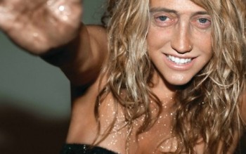 Ke$ha with Steve Buscemi's Eyes