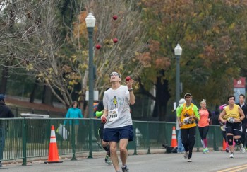 Juggling Marathoner