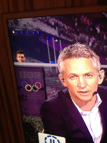 Ryan Seacrest Photobomb