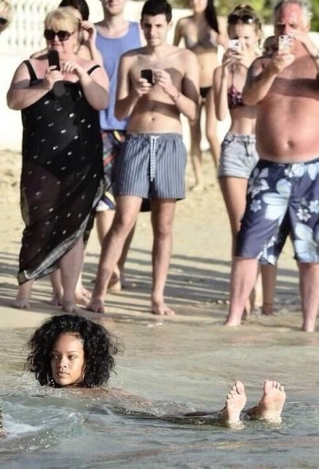 Rihanna On Vacation
