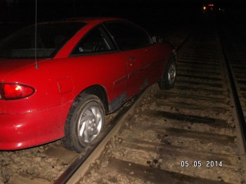 Woman Looking For ATM, Drives On Railroad Tracks - CBS Chicago