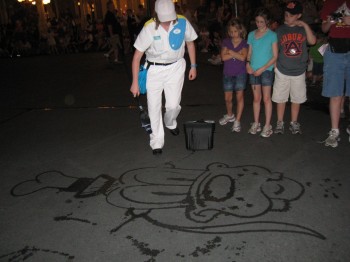 Janitor at Disney World draws characters with water and a broom