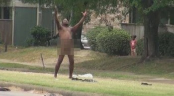 Dancing naked man draws crowd, disturbs parents in NW Houston