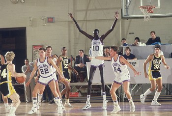 Manute Bol playing defense in 1984
