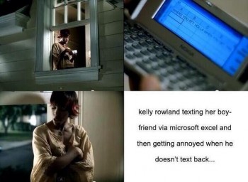 Kelly Rowland texting