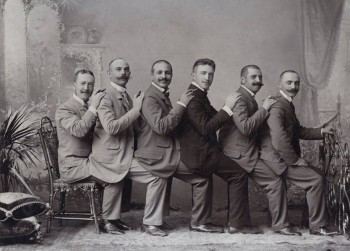 Okay guys, I have a great idea for a group photo