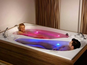 Friendzone bathtub